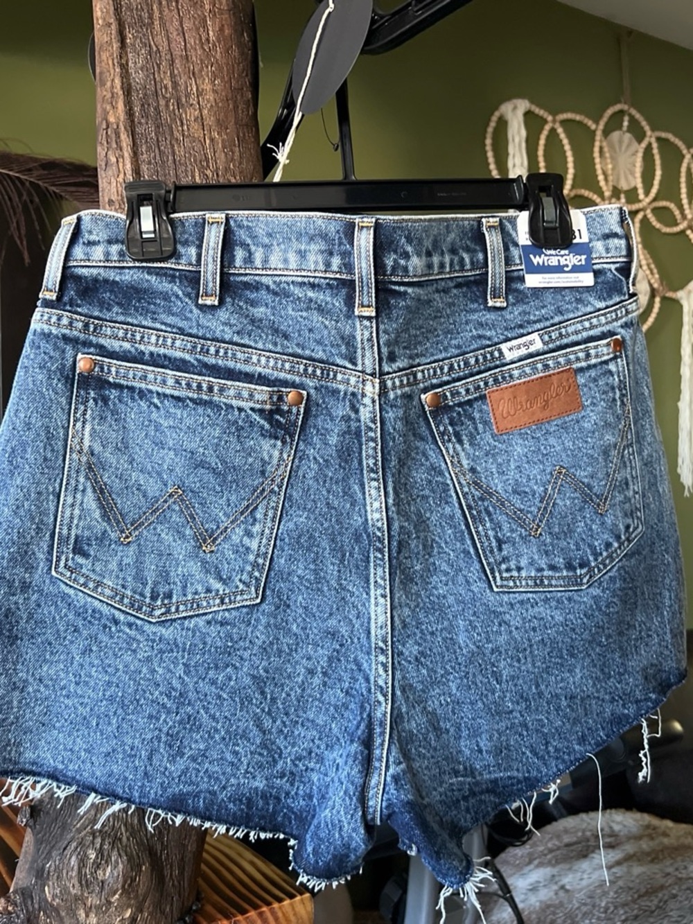 Wrangler festivals shorts Hidg Rise size 31
Brand new - Picture 7 of 9